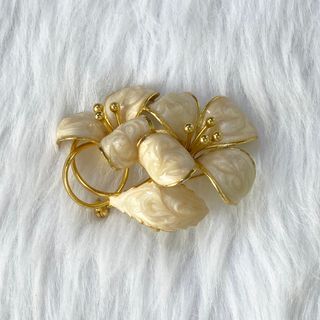 Japan Vintage Cream Gold Tone Flower Brooch