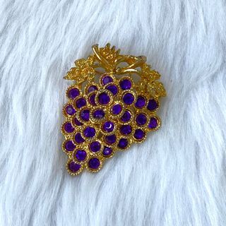 Japan Vintage Gold Tone Purple Rhinestones Berry Brooch