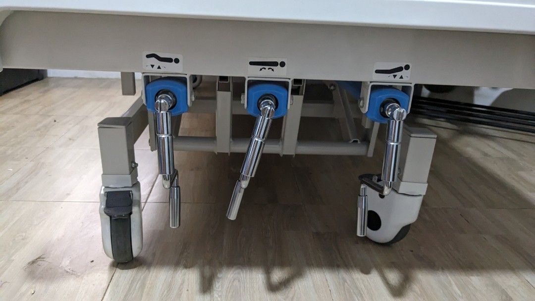 Like new Hospital Bed (Category: Bed Frames & Mattresses) located in Cainta. Submitted by roxanhernandez (Listing ID 1296614211, Image 2). Description: Aluminum hospital bed with 3 hydraulic assisted cranks (to adjust head, legs, and bed height). With patient's removable table and IV holder. Side rails for safety. Bed equipped with wheels that can be secured by locks.