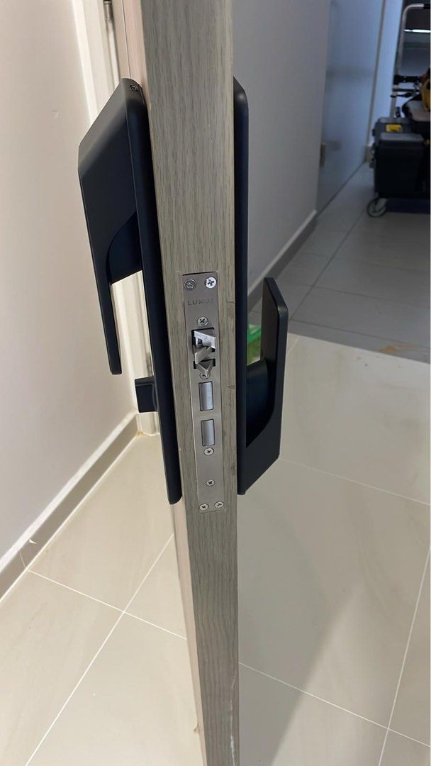 Luxus ATLAS & DG5 (SYNCHRONIZED Door & Gate Lock), Furniture & Home ...