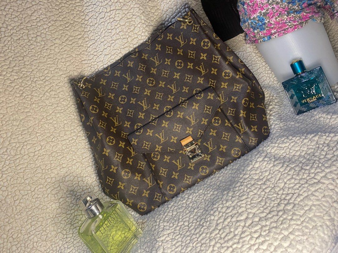 Lv Metis Hobo bag (Category: Luxury Bags & Wallets) located in Pasig City. Submitted by ladyljoa (Listing ID 1296700112, Image 1). Description: LV metis hobo bag monogram leather Flap outside pocket 3 inside pockets (1 zipped pocket) Normal signs of wear Code inside pocket Gold-Tone Hardware Single Adjustable Shoulder StrapLeather Rank AB Used - Traces of usage, scratches / dirt can be seen but generally in good condition Before purchasing, pleas