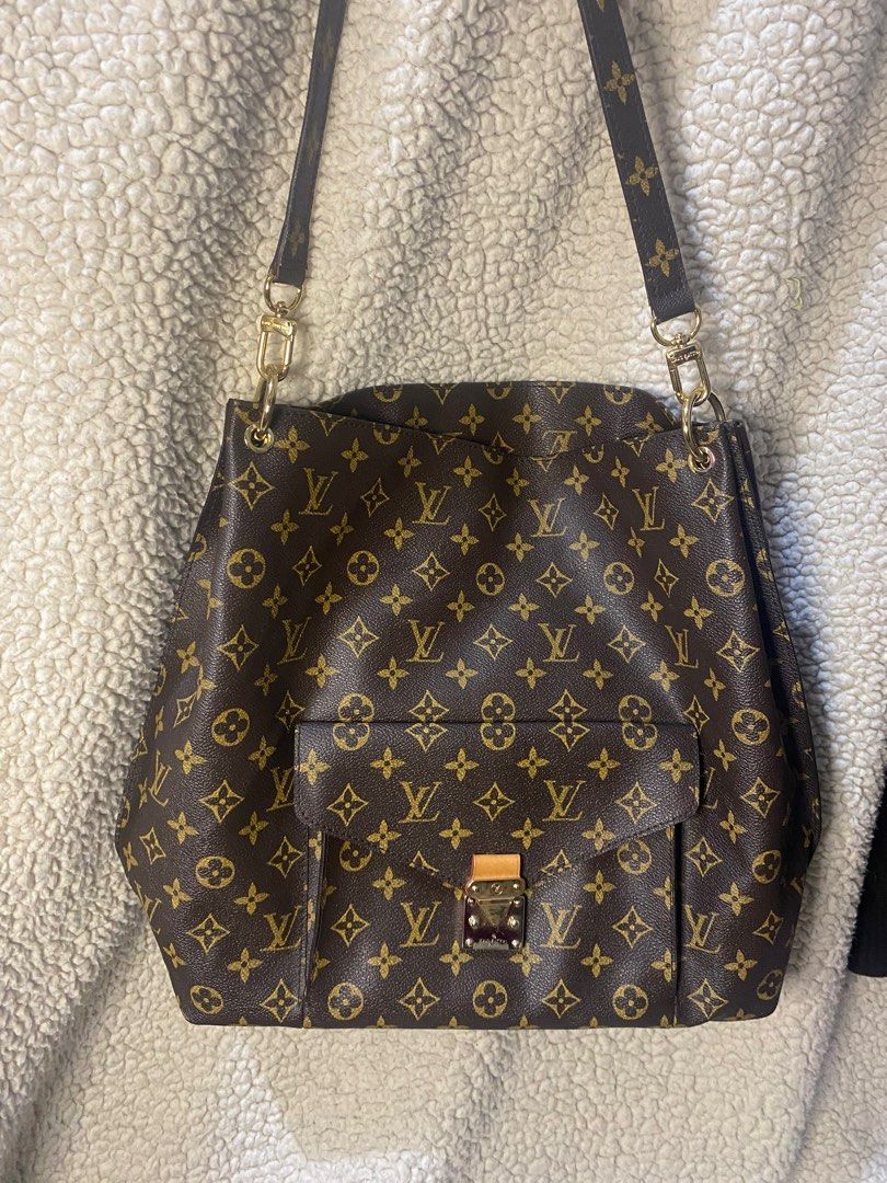 Lv Metis Hobo bag (Category: Luxury Bags & Wallets) located in Pasig City. Submitted by ladyljoa (Listing ID 1296700112, Image 2). Description: LV metis hobo bag monogram leather Flap outside pocket 3 inside pockets (1 zipped pocket) Normal signs of wear Code inside pocket Gold-Tone Hardware Single Adjustable Shoulder StrapLeather Rank AB Used - Traces of usage, scratches / dirt can be seen but generally in good condition Before purchasing, pleas