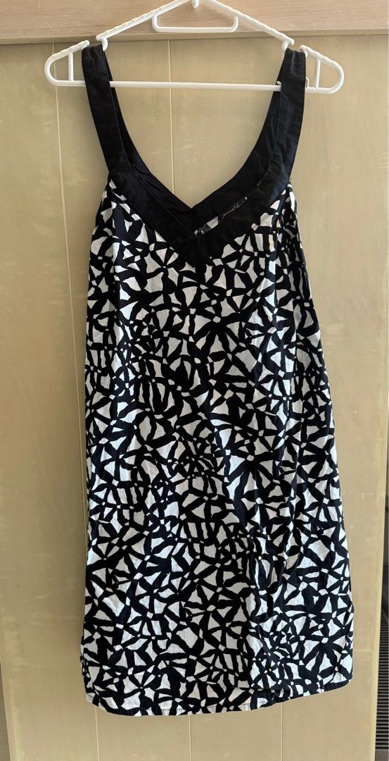 Mango Summer Dress (Category: Dresses) located in Mandaluyong City. Submitted by ellasellstuff (Listing ID 1296588923, Image 1). Description: Never worn but washed Size US Small Length from shoulder to hem: 34 inches Bust width: 17 inches MOP: BPI/ Gcash/ UB MOD: Grab/Lalamove for Metro Manila, JRS Express for Provincial. SF c/o buyer..