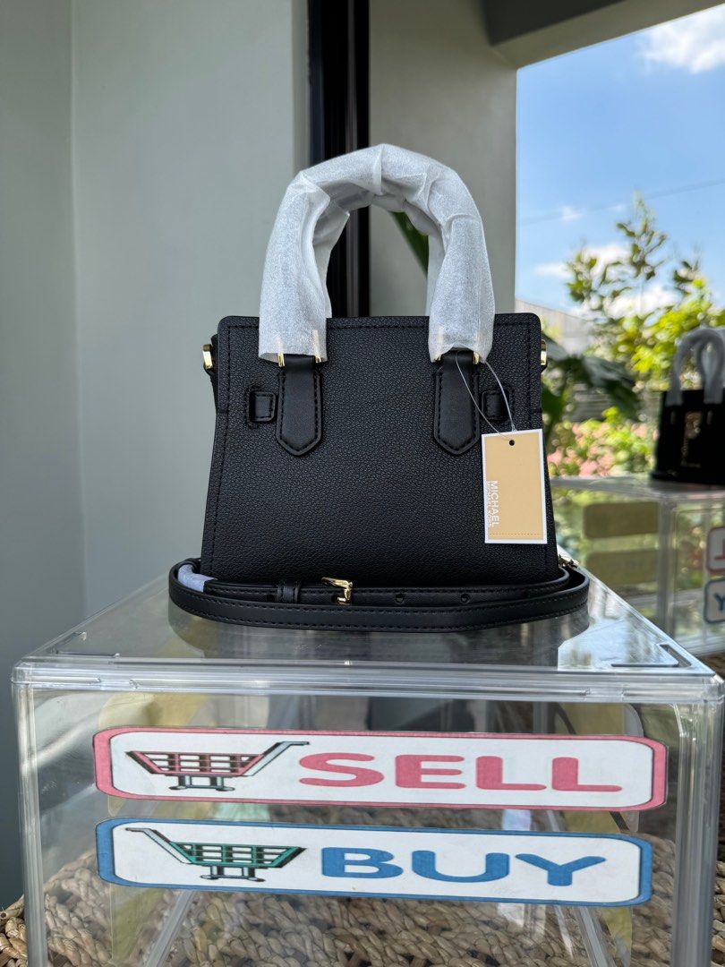 Michael Kors Hamilton XS (Category: Luxury Bags & Wallets) located in Calamba. Submitted by zarahzion (Listing ID 1296614086, Image 2). Description: MK Hamilton XS Can fit PROMAX guaranteed original & brandnew from USA 🇺🇸 onhand pinas ready to ship comes with tag & cardcare.