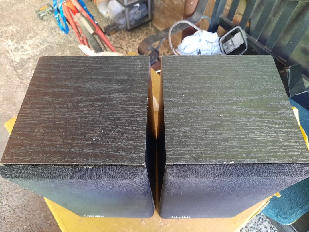 Mirage M-190i Audiophile Bookshelf Speaker (Category: Soundbars, Speakers & Amplifiers) located in Pasig City. Submitted by audiopropasig (Listing ID 1296713309, Image 2). Description: may mga buka ang baffles Specs: Sensitivity: 87.5 dB Power handling: 25-100 Watts 4-8 ohms.
