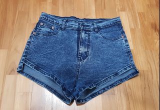 (Category: ) located in . Submitted by declutteringmission (Listing ID 1296620544, Image 1). Description: .