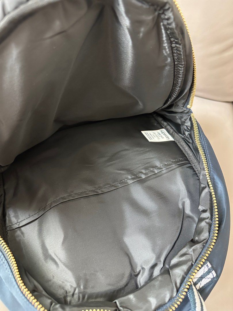 SUPERDRY backpack （分類：背囊）位於 Hong Kong。 由 sec0ndl1fe 提交（商品編號 1296579860，圖片 3）。簡介： 全新未用過，適合大/小朋友。