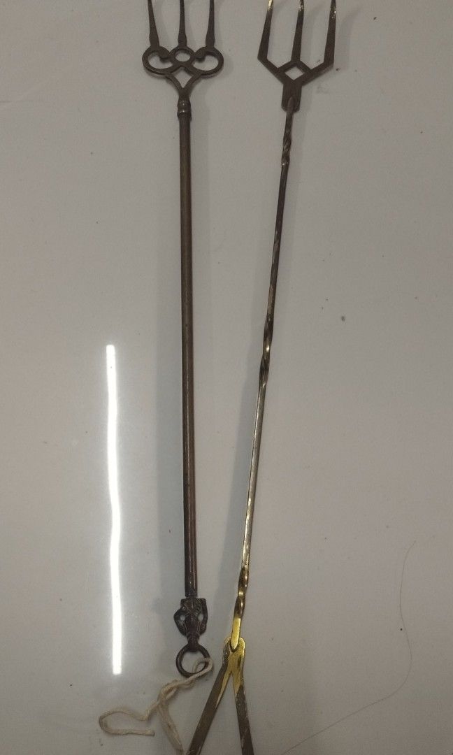 Vintage Brass Toasting Fork (Category: Vintage Collectibles) located in Caloocan City. Submitted by chonadura91470 (Listing ID 1296736572, Image 1). Description: take 2 collectible Vintage Toasting Fork material:Brass with sign of usage.