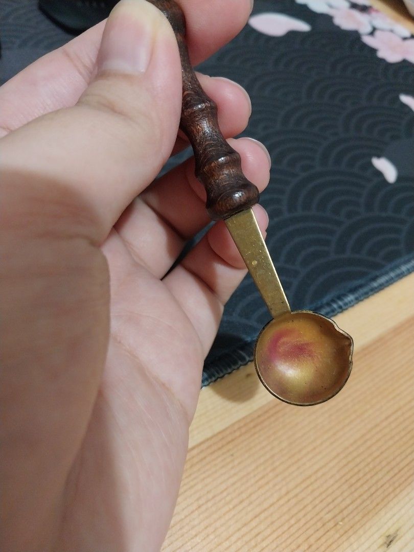 Wax seal set (Category: Craft Supplies & Tools) located in Las Pinas. Submitted by an.me.o (Listing ID 1296671984, Image 3). Description: Wax Seal Set RFS not being used anymore used less than a handful of times.