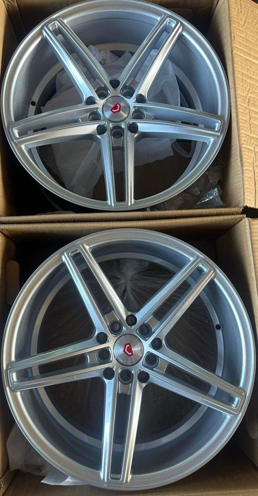 17” Voss Silver 5Hole pcd 100-114 Code 270 Mags bnew (Category: Mags and Tires) located in Quezon City. Submitted by mindanaotyrehaus (Listing ID 1296836685, Image 2). Description: 4pcs 17” Voss Design code 270 Brandnew mags 5 holes pcd 100-114 x8 width/ offset 35 color : Silver sold as set 4pcs for 20,000 pesos mags only * price may change without prior notice * fix price * Cash transaction/ GCash or BDO Online Transfer only First come first ser