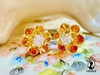 ❤️❤️❤️ Vintage 14k yellow gold flower cups .20TCW Diamond stud earrings
