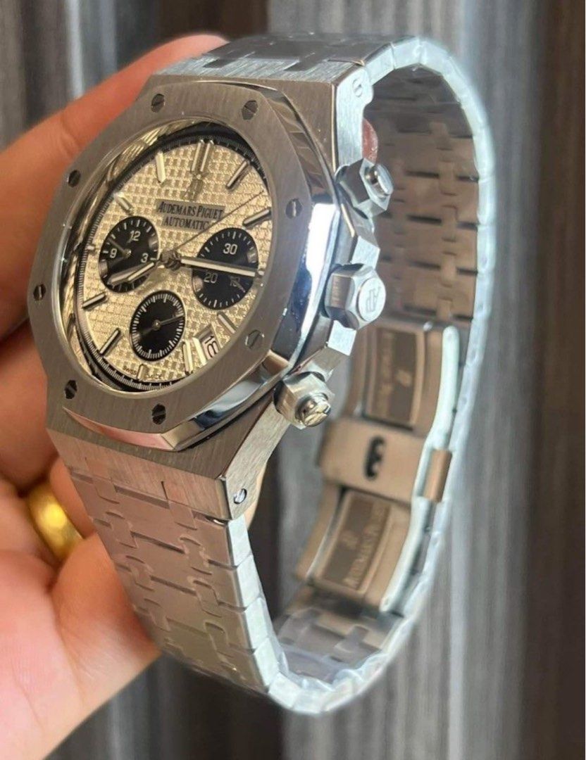 AP Royal Oak Chrono Panda 26331ST 41mm (Category: Luxury Watches) located in Quezon City. Submitted by timezoneph (Listing ID 1244107887, Image 3). Description: AP Royal Oak "Panda" Stainless steel 42mm Automatic movement Complete set Loc. Q.C * AP Royal Oak Offshore Chrono on Moss Green Rubber Strap also available.