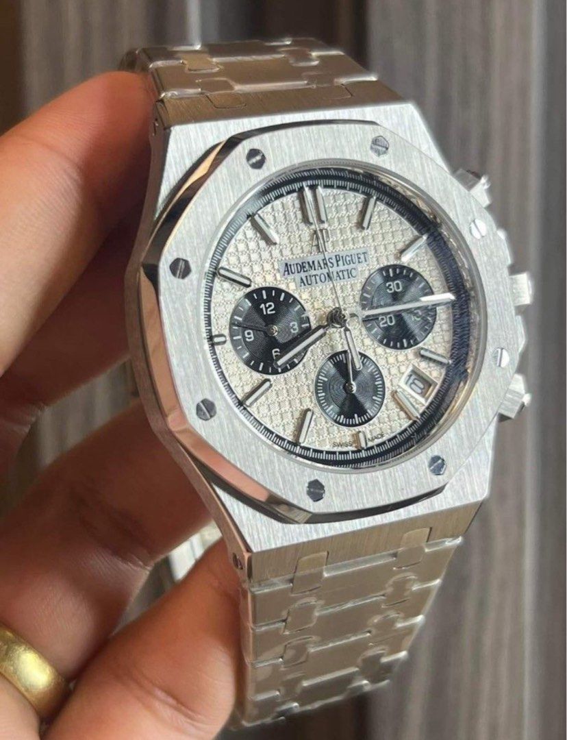 AP Royal Oak Chrono Panda 26331ST 41mm (Category: Luxury Watches) located in Quezon City. Submitted by timezoneph (Listing ID 1244107887, Image 2). Description: AP Royal Oak "Panda" Stainless steel 42mm Automatic movement Complete set Loc. Q.C * AP Royal Oak Offshore Chrono on Moss Green Rubber Strap also available.