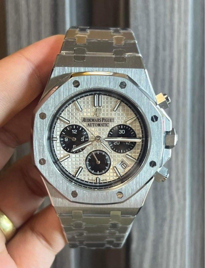 AP Royal Oak Chrono Panda 26331ST 41mm (Category: Luxury Watches) located in Quezon City. Submitted by timezoneph (Listing ID 1244107887, Image 1). Description: AP Royal Oak "Panda" Stainless steel 42mm Automatic movement Complete set Loc. Q.C * AP Royal Oak Offshore Chrono on Moss Green Rubber Strap also available.