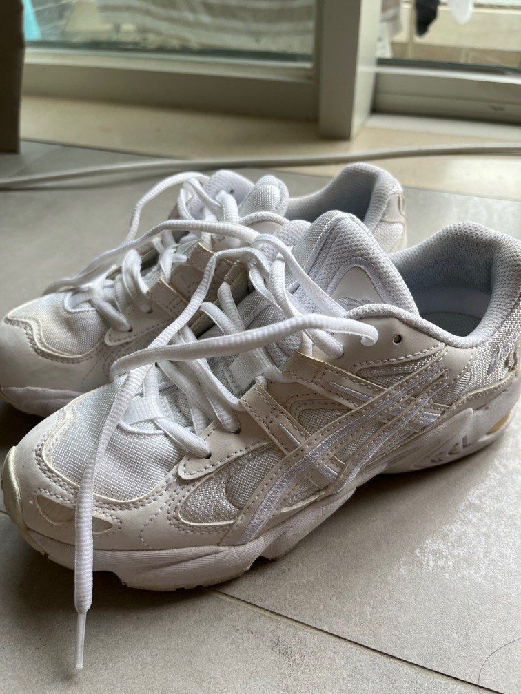 Asics duomax white deals