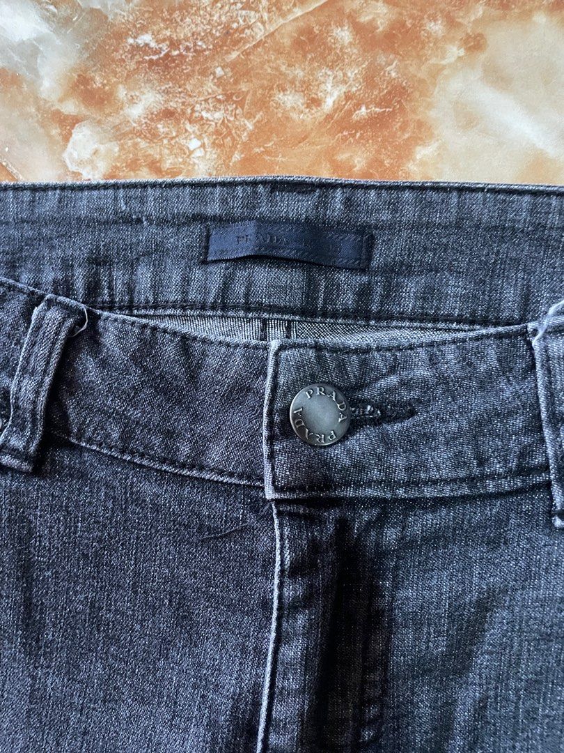 Authentic💯Prada Skinny Denim jeans (Category: Luxury Apparel) located in Tagum. Submitted by maryjanepradalux (Listing ID 1296795800, Image 3). Description: No issue No inclusion Good as new Pm for more details.