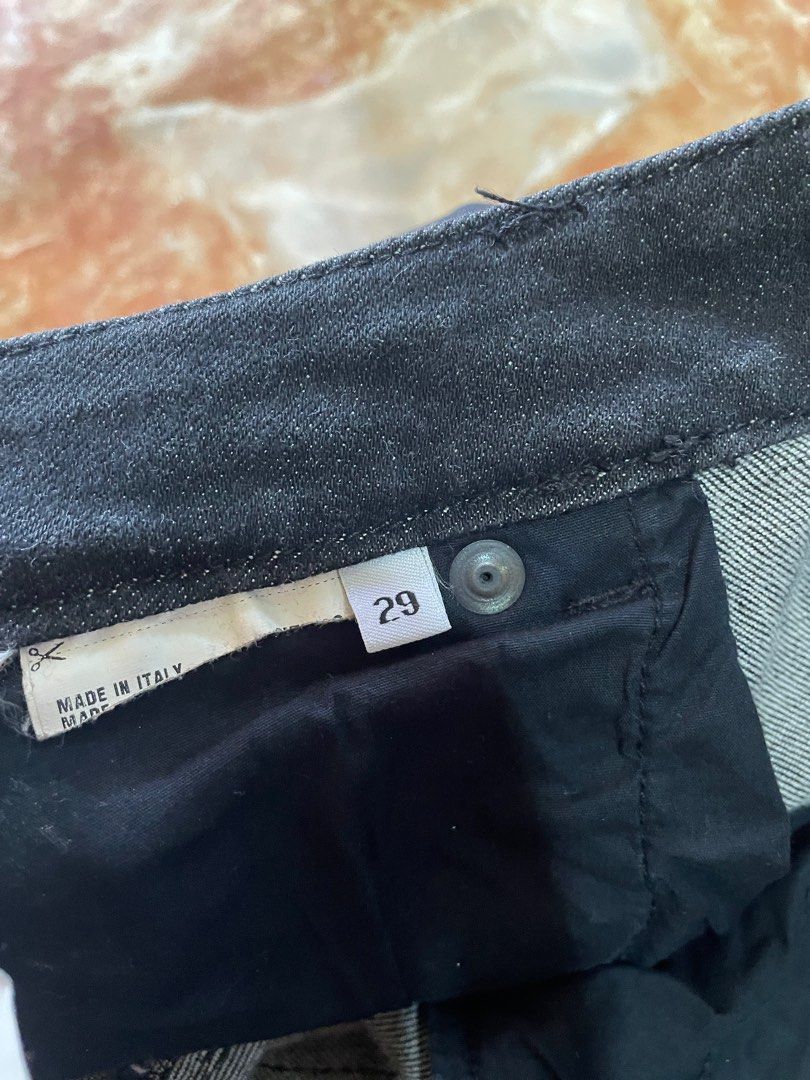 Authentic💯Prada Skinny jeans Black (Category: Luxury Apparel) located in Tagum. Submitted by maryjanepradalux (Listing ID 1296794494, Image 3). Description: No issue No inclusion Good as new Pm for more details.