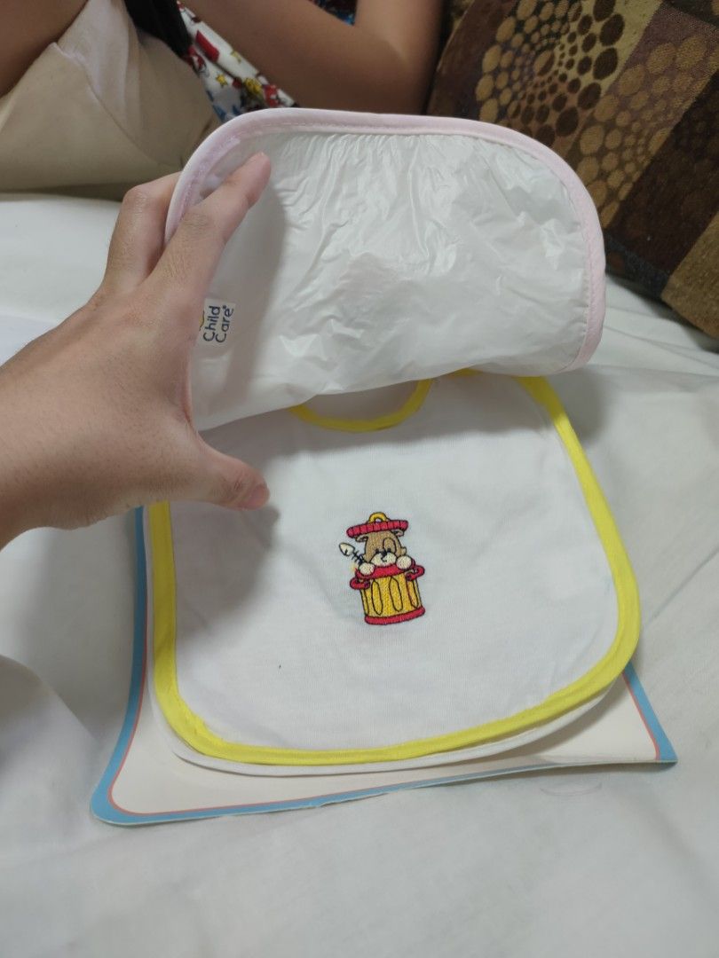 Baby bib 3 sets (Category: Breastfeeding & Bottle Feeding) located in Taguig. Submitted by harhlee (Listing ID 1296751346, Image 2). Description: 3 for 100.
