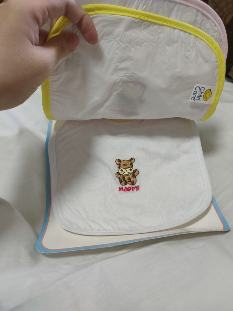 Baby bib 3 sets (Category: Breastfeeding & Bottle Feeding) located in Taguig. Submitted by harhlee (Listing ID 1296751346, Image 3). Description: 3 for 100.