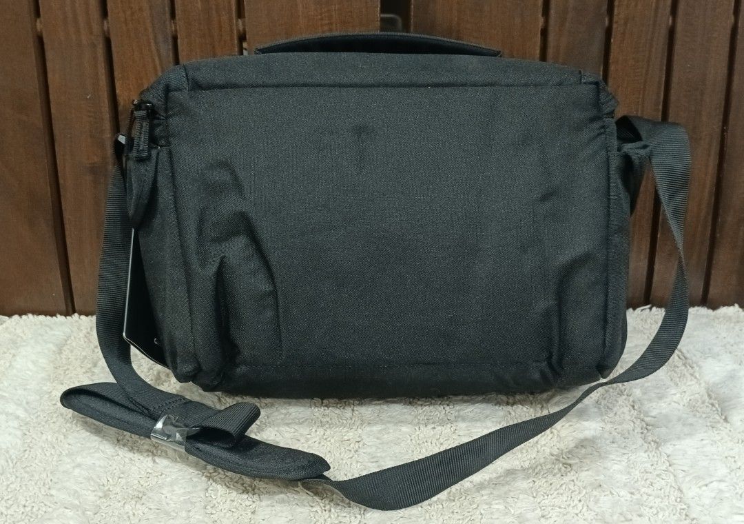 Canon Camera bag (Category: Camera Bags & Carriers) located in Cabuyao City. Submitted by jhings.olshoppe (Listing ID 1296832636, Image 3). Description: .