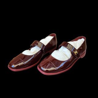 Chanel: Mary Janes Flats Patent Calfskin Leather in Burgundy (Size 38)