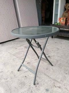 Coffee Table
Price: 3500

D18 x H19
Foldable
Metal frame
Thick glass
In good condition

Code LJ 1003
