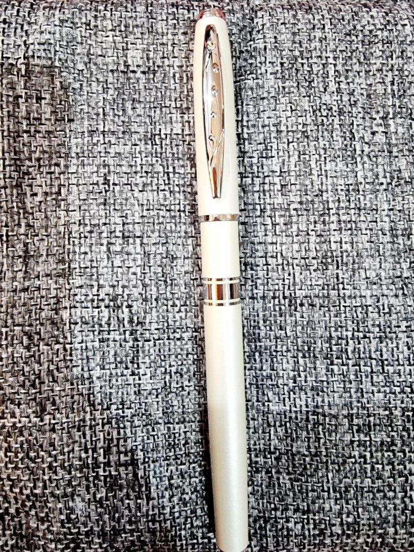 Fountain Pen (Category: Stationery & School Supplies) located in Mandaluyong City. Submitted by selleyo (Listing ID 1296825212, Image 3). Description: Metal Fountain Pen with International Sized Ink Cartridge filled with Black Ink ready to use.