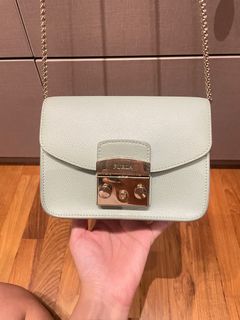 (Category: ) located in . Submitted by shop.with.stephy (Listing ID 1296784911, Image 1). Description: .