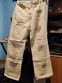 GIRL ALMIGHTY CREAM PRINTED PANTS