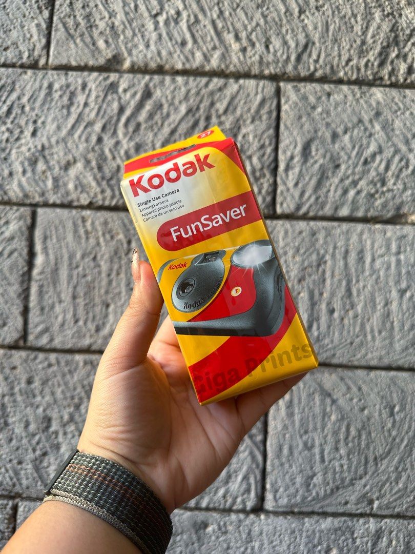 Kodak Funsaver Disposable Camera (Category: Cameras) located in Quezon City. Submitted by bdsdc1998 (Listing ID 1296824417, Image 1). Description: Kodak Funsaver Disposable Camera Expiration: Jan 2026 Iso 800 27 exposures Built in flash.