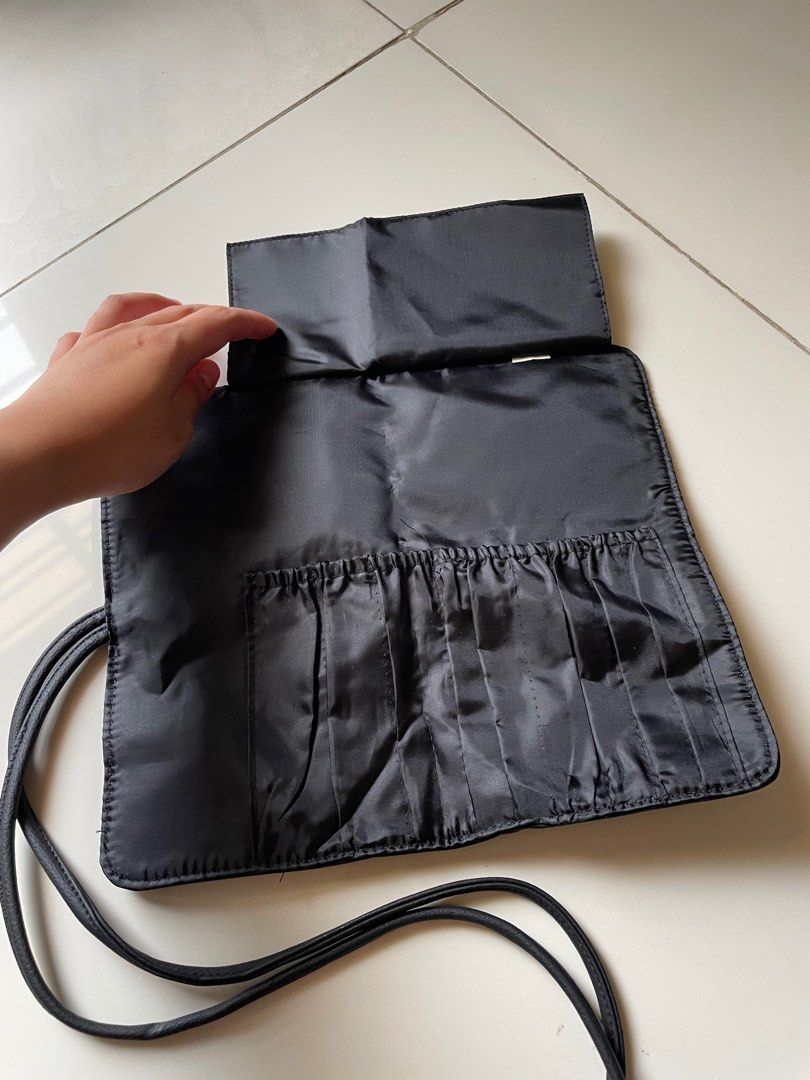 Leather Makeup Brush Case Bag (Category: Makeup) located in Quezon City. Submitted by cm_preloved (Listing ID 1296770003, Image 3). Description: Never been used! No issues .