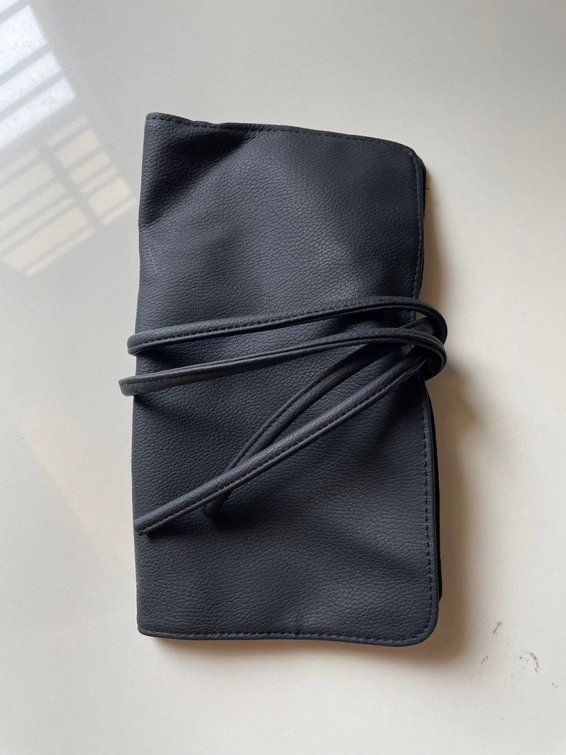 Leather Makeup Brush Case Bag (Category: Makeup) located in Quezon City. Submitted by cm_preloved (Listing ID 1296770003, Image 1). Description: Never been used! No issues .