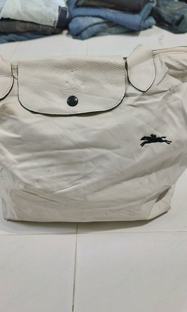 Longcham (Category: Bags & Wallets) located in Tanah Merah. Submitted by fm73110 (Listing ID 1296859733, Image 3). Description: longchamp handbags.