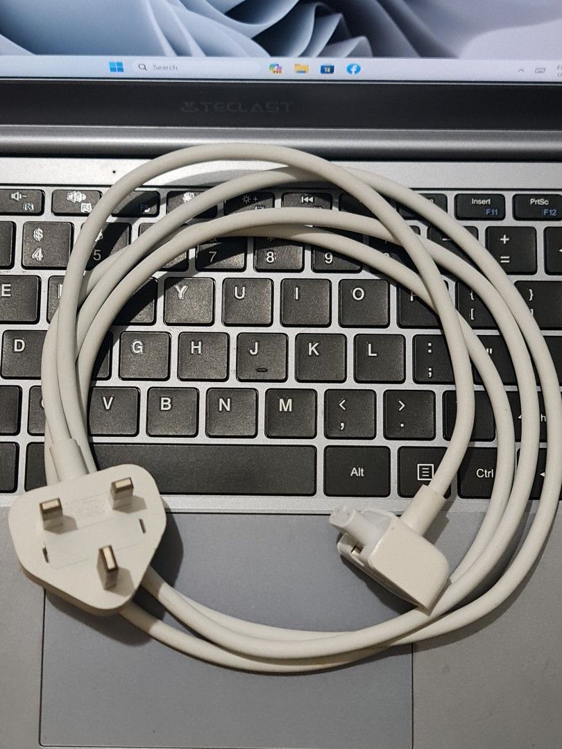 Macbook charger extension (Category: Cables & Adaptors) located in Quezon City. Submitted by tikz_816 (Listing ID 1296800257, Image 2). Description: used for macbook pro macbook air charger. -1.8m extension (euro type) 101% original 101% tested working buy with confidence over 150+ positive feedbacks/reviews meet up: qc and nearby areas balintawak lrt1 station fishermall pantranco shipping available: to be shouldered by the buyer..