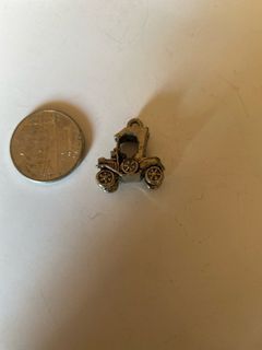 Miniature car pendant from 1808