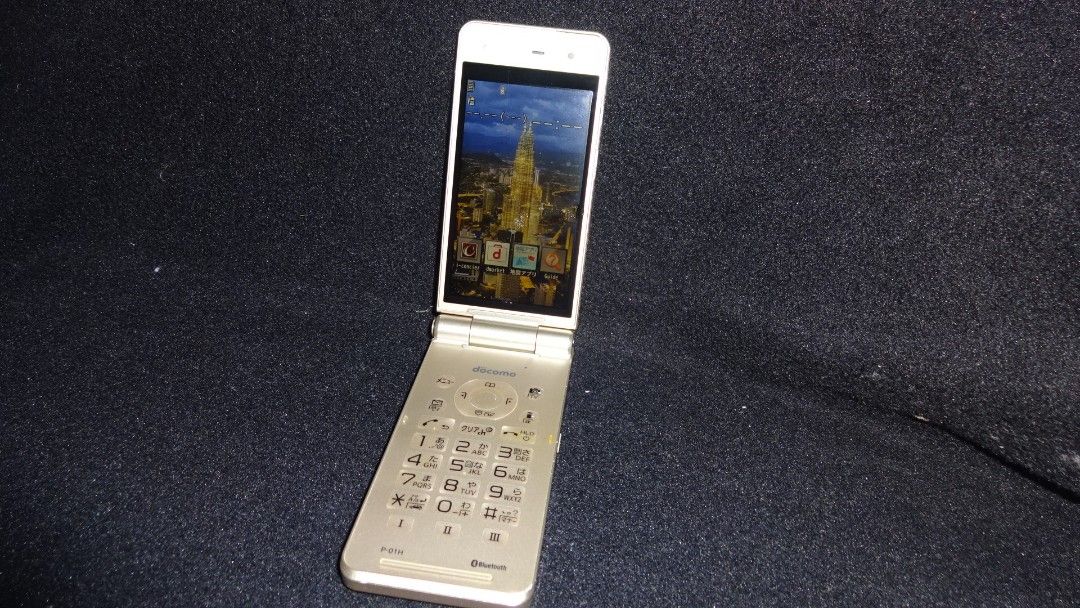 NTT Docomo P-01H flip phone (Category: Early Generation Mobile Phones) located in Paranaque City. Submitted by kutoi.ancheta (Listing ID 1296777136, Image 3). Description: NTT Docomo P-01H flip phone ₱1000 Condition: not openline! ✔ Charging ✔power! Main menu english, sub-menu english! For props, collection, etc. As is only! No warranties! Pm for inquiries. #docomophone #nttdocomop01h #retrophone #japanesephone.