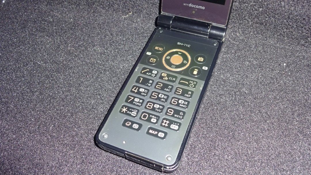 NTT Docomo SH11C flip phone (Category: Early Generation Mobile Phones) located in Paranaque City. Submitted by kutoi.ancheta (Listing ID 1296768457, Image 3). Description: NTT Docomo SH11C flip phone ₱800 Condition: not openline! ✔ Charging ✔power! Main menu english, sub-menu english! For props, collection, etc. As is only! No warranties! Pm for inquiries. #docomophone #nttdocomosh11c #retrophone #japanesephone.