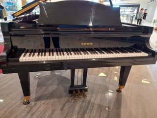 P 398,000 / Diapason 210 Grand Piano / Made in Japan