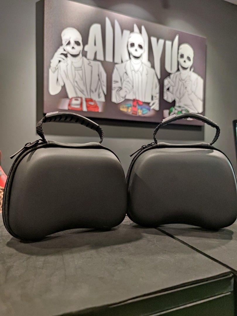 POUCH CONTROLLER (Category: Cases & Covers) located in Petaling Jaya. Submitted by aikilyugaming (Listing ID 1296848343, Image 1). Description: Controller Hard Case Price : Rm 18.00 Colour : Black ✅Dualshock 4 ✅Dualshock 5 ✅Xbox Controller Self Pickup / Lalamove / Postage 📍 Address : 5-1 Jalan Camar 4/5A, Seksyen 4 Kota Damansara, 47810 Petaling Jaya, Selangor 📍 Business Hours : Tuesday - Saturday : 10:30am - 7:30pm Sunday : 10am - 2pm Monday :