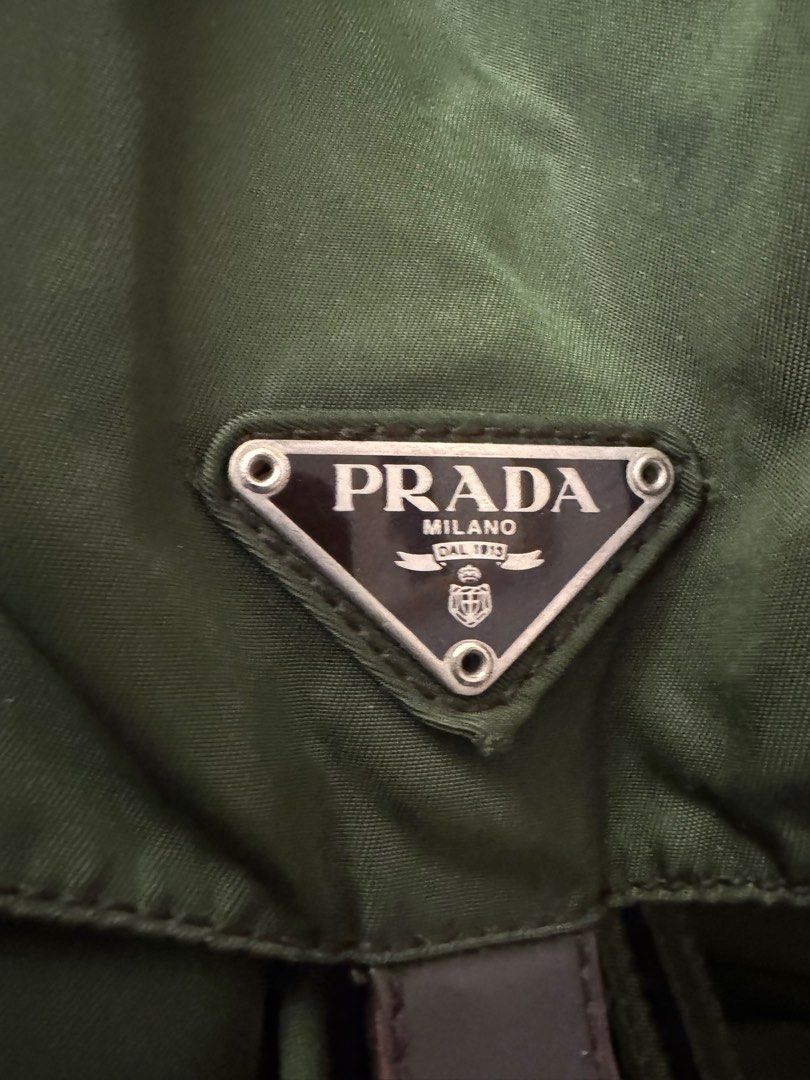 Prada Backpack （分類：手袋及銀包）位於 Hong Kong。 由 c_2017 提交（商品編號 1296780653，圖片 2）。簡介： 100%Real #7成新。