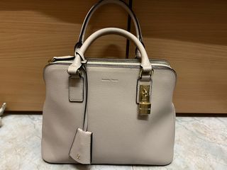 （分類：）位於 。 由 ccc.wwww 提交（商品編號 1296877606，圖片 1）。簡介： 。