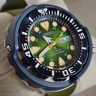 seiko green diver automatic