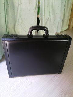 Super Nice SAZABY Briefcase, Full Black
Japan Made! QUALITY Briefcase 
Dimensions 17.5"x13.5"x 3.5"