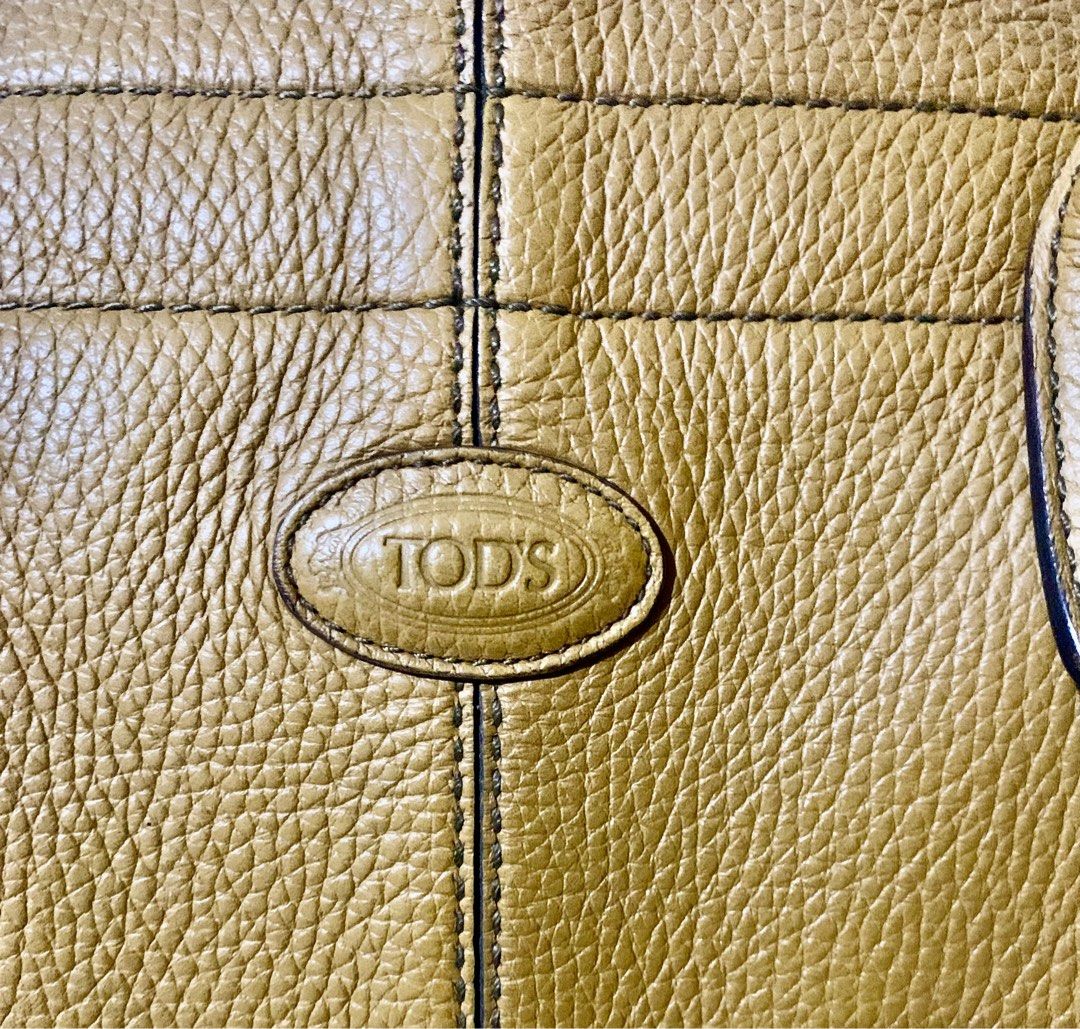 Tod’s Lady D bag (Category: Luxury Bags & Wallets) located in Pasig City. Submitted by fashiontrendsasia (Listing ID 1171456840, Image 2). Description: Hardly use.. Nice to use specially for travel and working women… lots of space for laptop and docs Height: 12” Width : 18” Handle length : 28”.