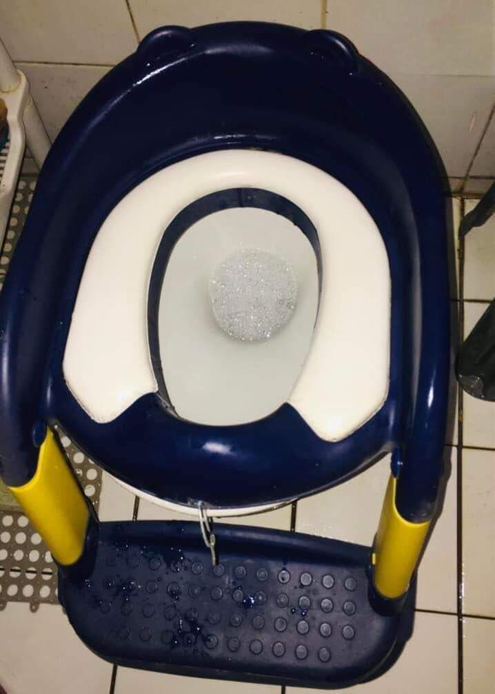 Toilet training for kids (Category: Baby Toiletries & Grooming) located in Nagcarlan. Submitted by yvettekristine025 (Listing ID 1296780359, Image 1). Description: Toilet Potty training seat for kids: Never been use it, mas gusto po ni baby walang portable toilet. Nakatambak lang sa bahay.. Thanks. PM is the key 🔑 Original price:719 Price now: 600.