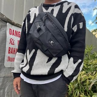 (Category: ) located in . Submitted by snkrs_bar (Listing ID 1296889679, Image 1). Description: .