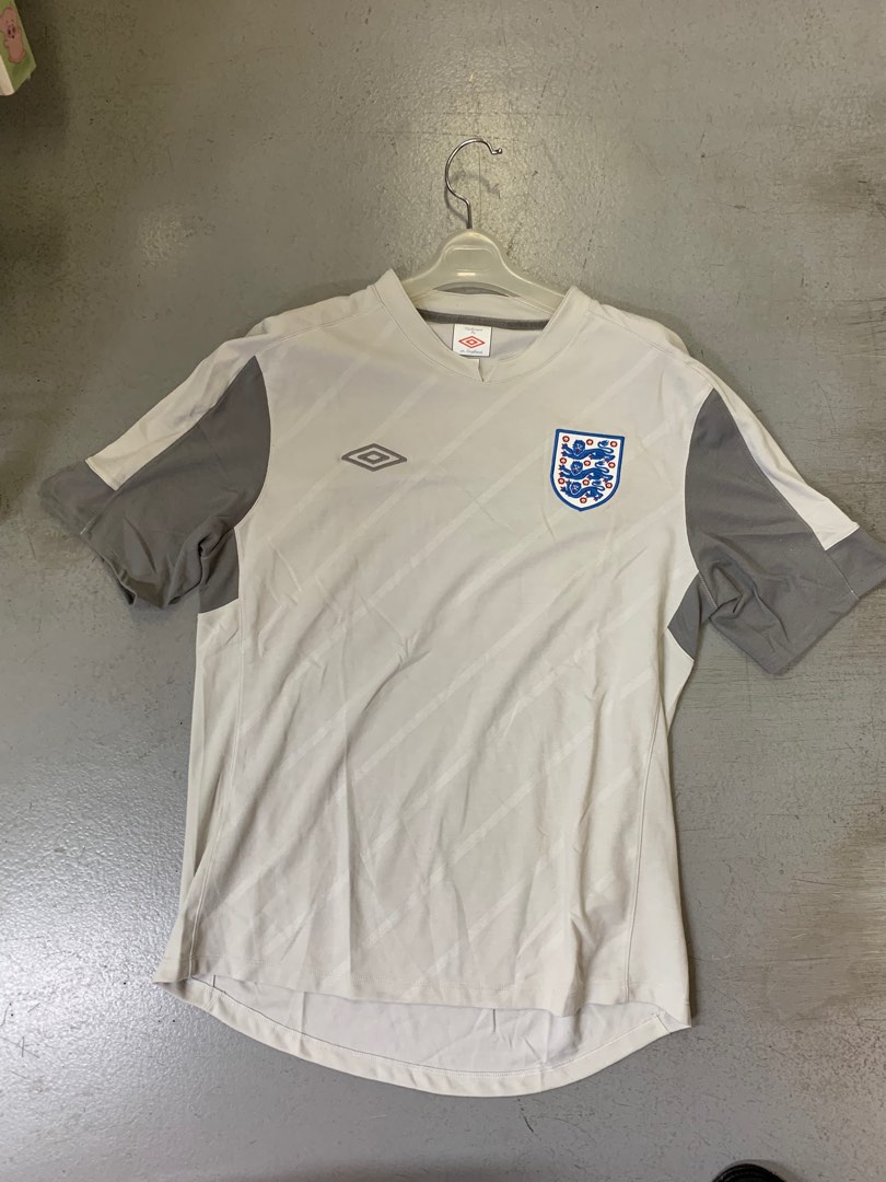 Umbro England Jersey, 男裝, 運動服裝- Carousell