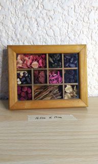 Wall Decoration dried flowers and nuts frame