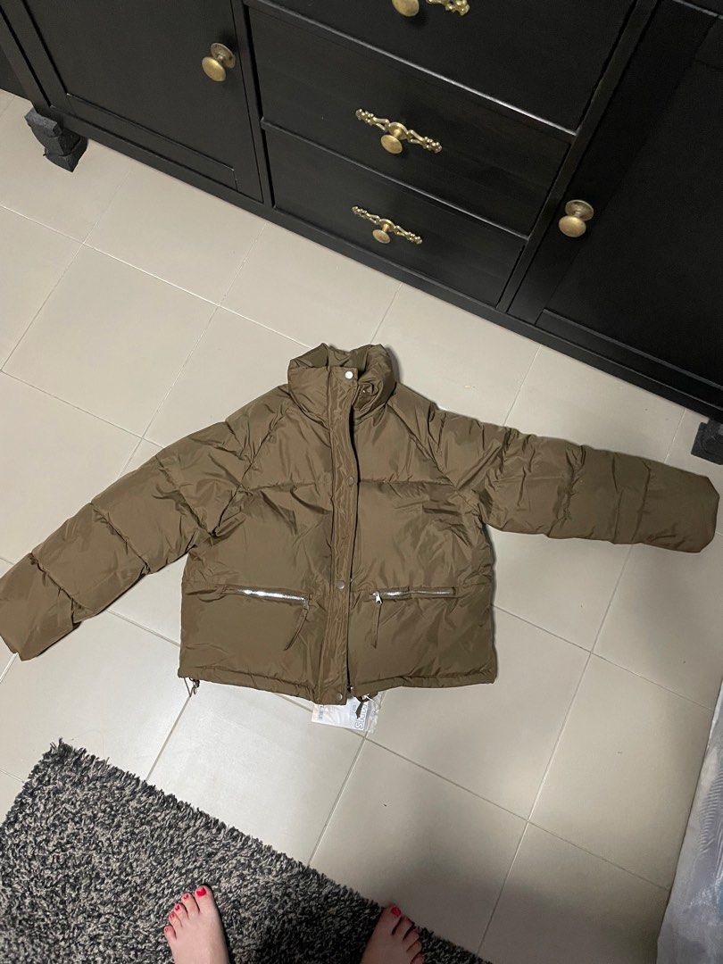 Winter jacket (Category: Coats, Jackets and Outerwear) located in Singapore. Submitted by twistedknot_ (Listing ID 1296830892, Image 1). Description: Brand new with tag. Selling due to wrong size Length: 55cm Bust circumference: 114cm Sleeve length: 73cm .