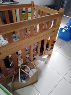 Wooden Adjustable Crib with Foam